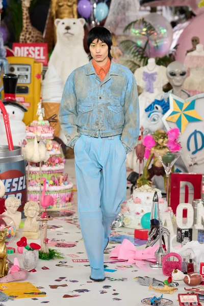Look 50